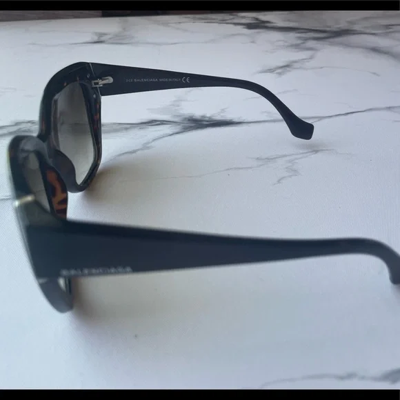 Balenciaga Sunglasses Tortoiseshell Oversized display picture 1